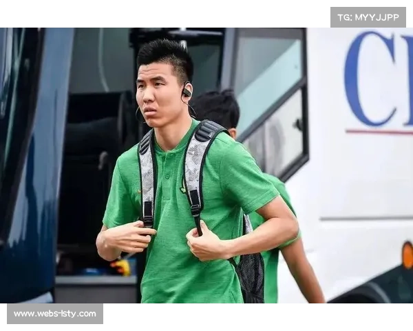 贾林·特纳与埃德森·巴博萨轻量级对决，站立打击技术与经验老将碰撞